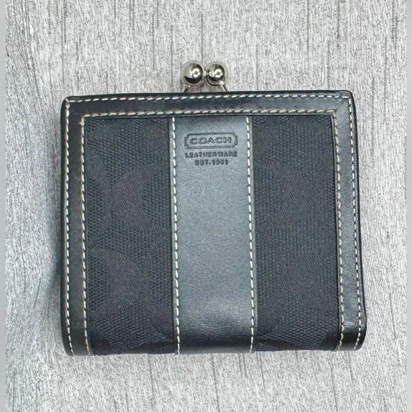 Coach Black Leather Signature Mini Wallet w/ Kisslock & Bi-Fold Snap Closure - Picture 12 of 15